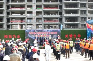 關(guān)愛生命、預(yù)防為主——集團(tuán)公司在新安縣碧桂園·繁花里舉辦防汛應(yīng)急演練暨安全標(biāo)準(zhǔn)化觀摩